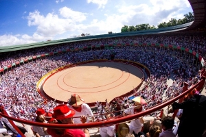 Plaza de toros de Pamplona durante San Fermín con Destino Navarra